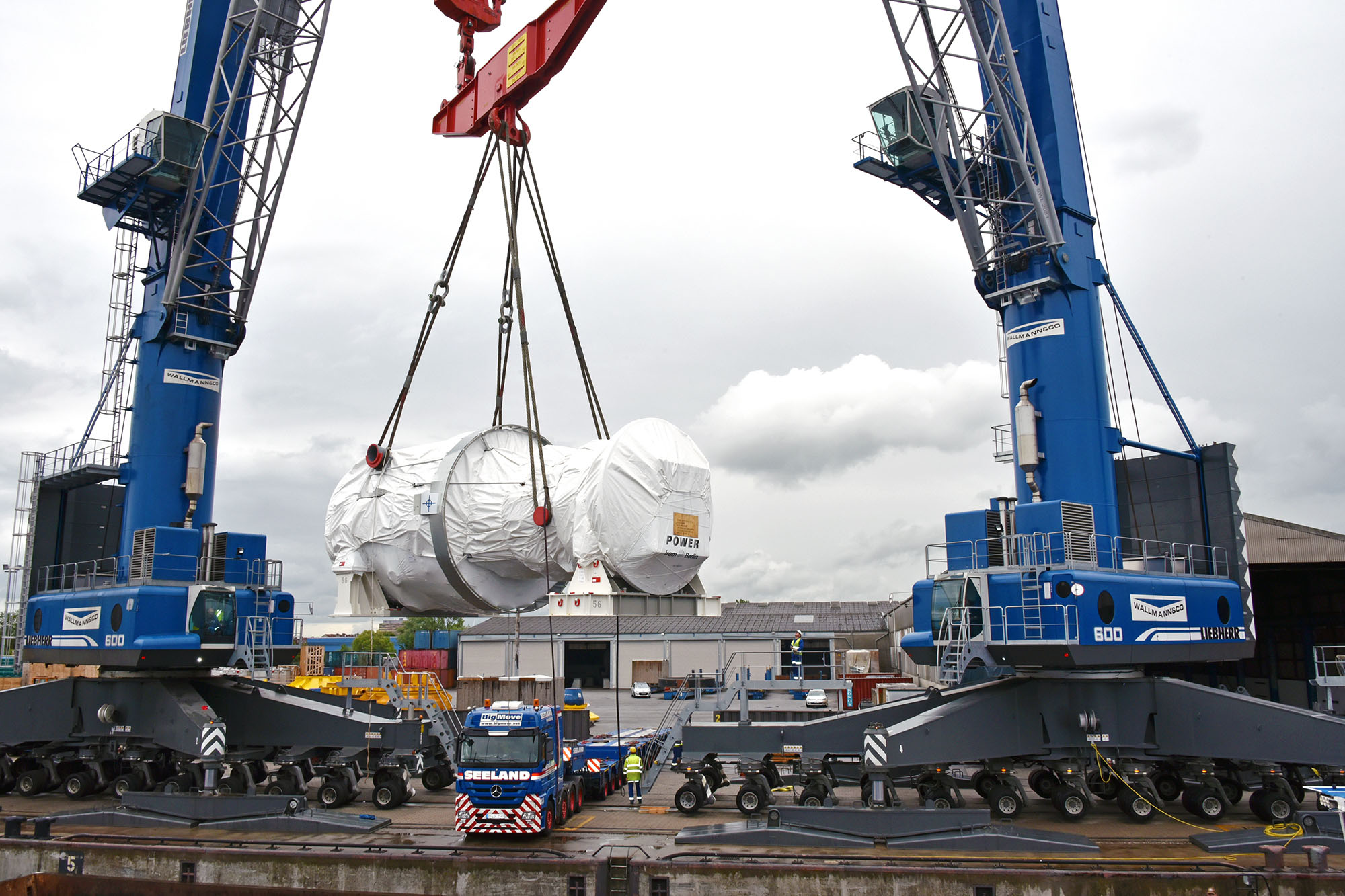 Подъем сооружений. Liebherr LHM 600. Портовый кран Либхер. Мобильный кран Либхер портовый. Liebherr LHM 600 Harbour mobile Crane.